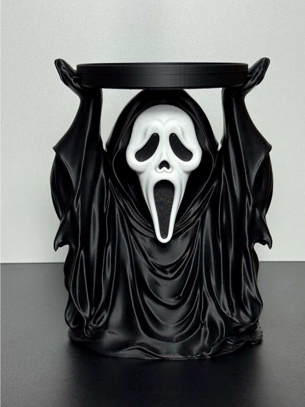 Scream Resin Candle Holder - Black & White Horror Decor